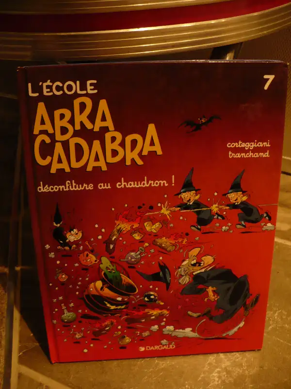 L'ÉCOLE ABRACADABRA NO.2 ET NO.7 ( BANDES DESSINÉES ) $ 8.00 CH62863259339651121