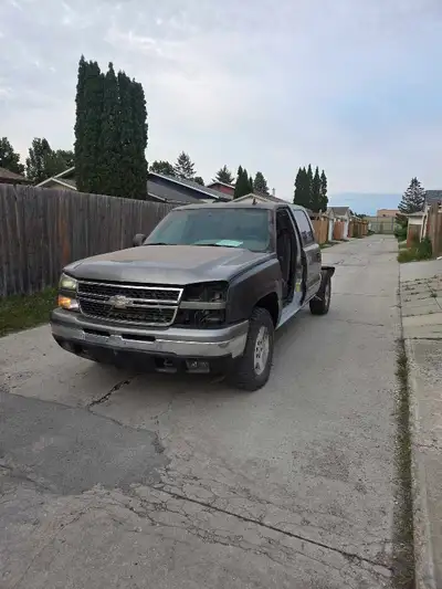 As is condition running we'll need to finish or use it for something else 2006 chevy silverado catch...