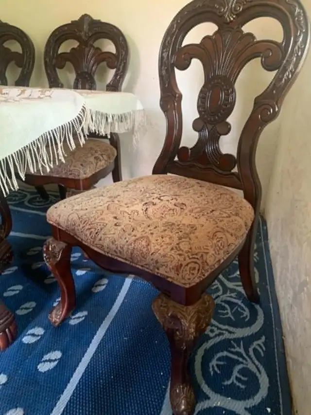 Dining table, solid wood, 8 chairs. in Dining Tables & Sets in Oshawa / Durham Region - Image 4