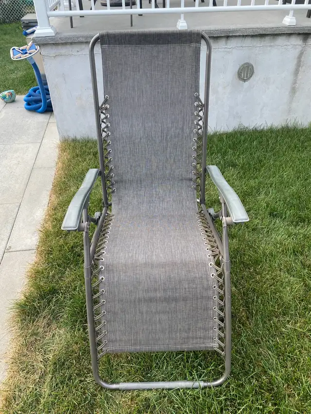 outdoor lounge chairs/chaises longue d’extérieur  in Patio & Garden Furniture in City of Montréal - Image 2