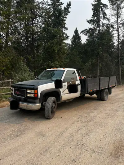 Looking at selling my 2001 GMC 3500 HD Flat Deck Dually, truck is in good shape, used daily currentl...