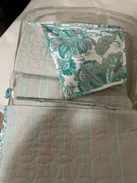 Brand new king size quilt set