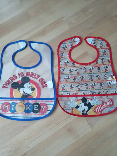 2 bavettes Mickey Mouse (Neuves), View more