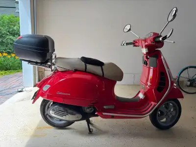 Good condition, 2006, Low mileage 6722 km Rear rack and top box Windshield New battery and MICHELIN...