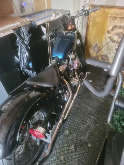 Custom 2013 harley davidson evo with springer front end 6 speed transmission 80 ci evo motor No time...