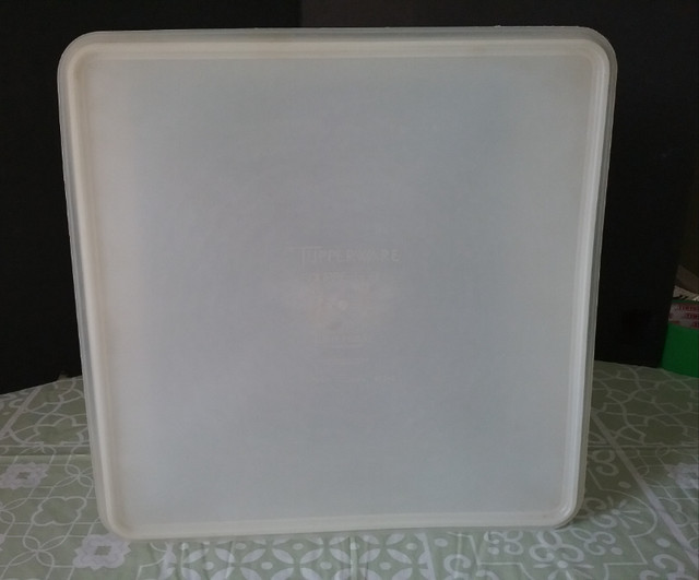 Vintage Tupperware - Square Keeper 166-2 With Lid 223-2 in Kitchen & Dining Wares in Oshawa / Durham Region - Image 3