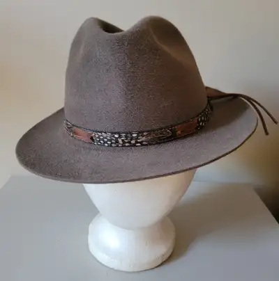 Chapeau Biltmore brun avec plume Vintage Fedora wool felt hat, View more
