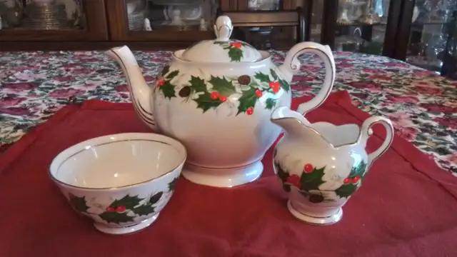 NOEL CHRISTMAS TEAPOT & YUELTIDE MILK SUGAR SET -FINE BONE CHINA