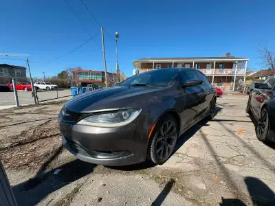 chrysler 200 automatique , tres propre, tout équipée, interieur cuir , mecanique a1 , 210 500 km . $...