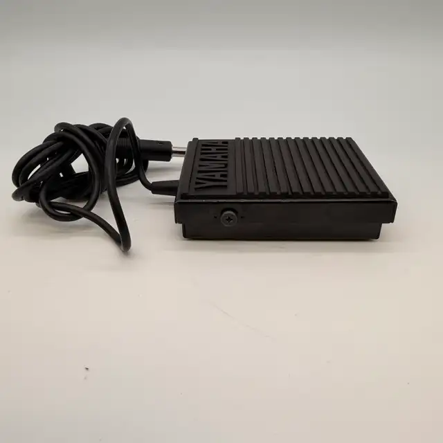 Yamaha FC5 Sustain Pedal Keyboard Piano Foot Switch in Pianos & Keyboards in City of Toronto - Image 5