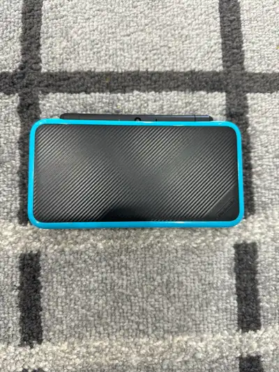 Nintendo 2DS XL Black & Blue JAN-001, View more