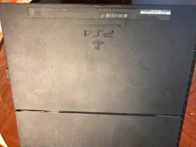 playstation 4 acheter usager ya un 1 ans a vendre - voir les photos