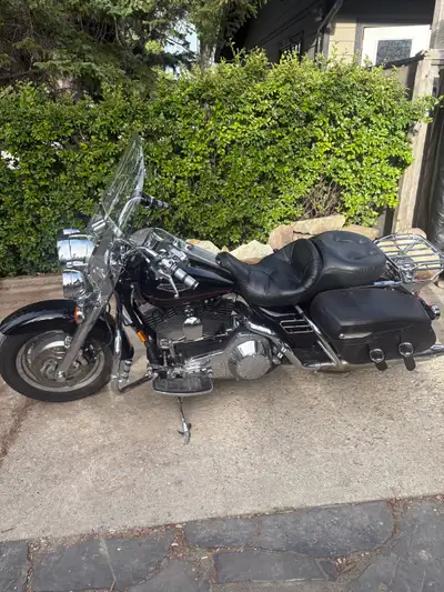2001 Harley road king classic One owner bike 23358 KM Many upgrades including: - Wheels from fatboy...
