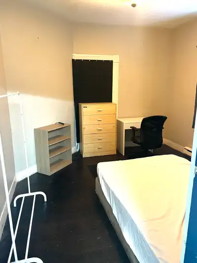 Everything included Free wifi Free car parking ️ In house laundry Look for mature and responsible pe...