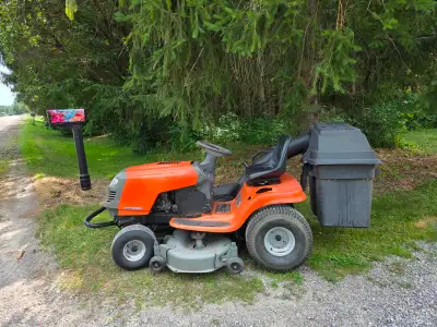 Husqvarna yth1542xp Riding Mower with Catcher, View more
