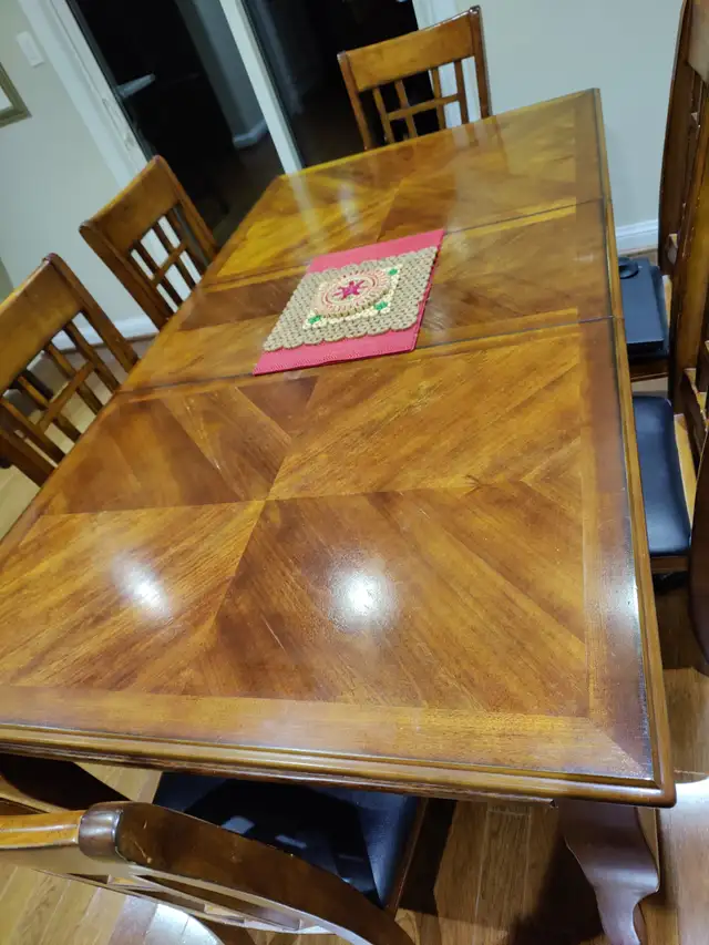 Dining table with 6 chairs in Dining Tables & Sets in Markham / York Region - Image 4
