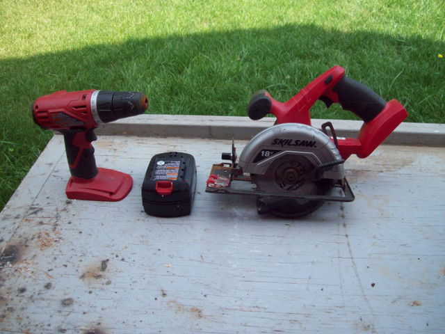 Skil 18 volt cordless drill and circular saw in Power Tools in Windsor Region