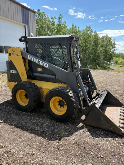 2006 Volvo MC90B 25 GPM hydraulic flow 82.6 HP Lower hours 1985 Heat works good Has digging bucket o...