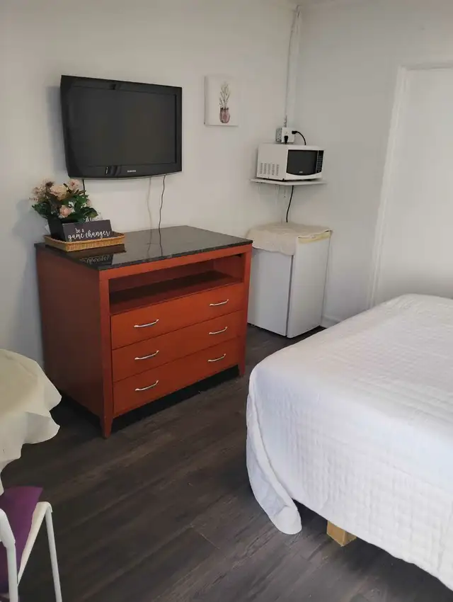 $300/week fresh motel rooms for rent in Short Term Rentals in St. Catharines - Image 7