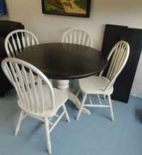 Dining Room Table with 2 Leaves and 4 Chairs