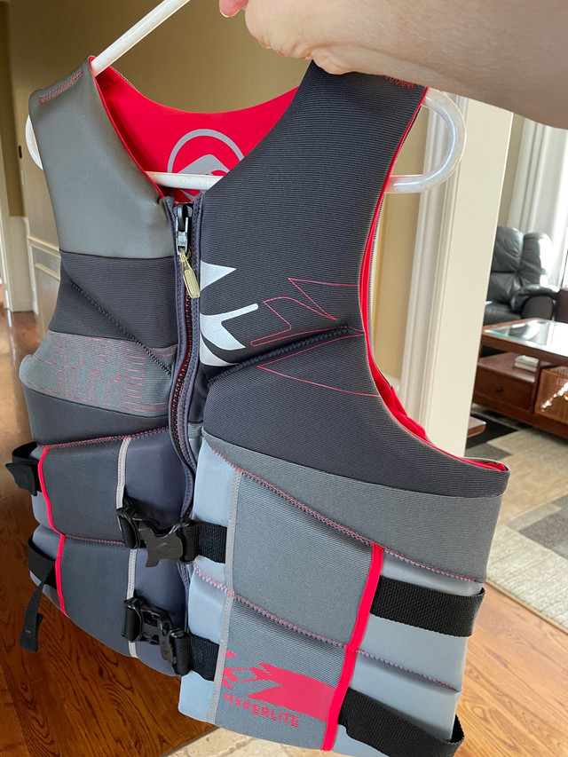 Hyperlite Men’s Life Jacket Vest XL 46-49” in Water Sports in Oakville / Halton Region