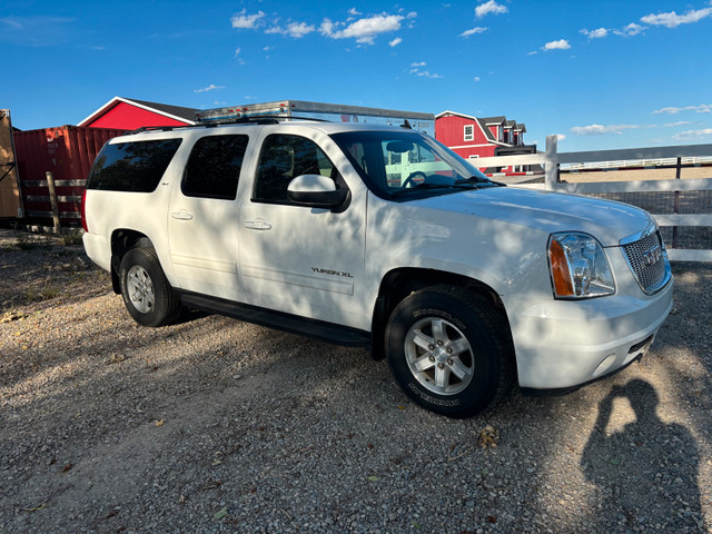 2011 GMC YUKON XL in Cars & Trucks in Lethbridge