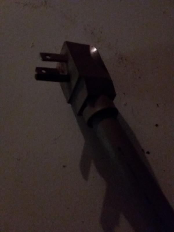 Apartment size dryer plugs into normal wall socket in Other in Renfrew - Image 2