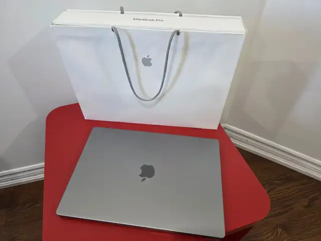 MacBook Pro 16" (2021) -M1 Max- 64GB RAM - 4TB SSD - Like New in Laptops in City of Toronto - Image 3