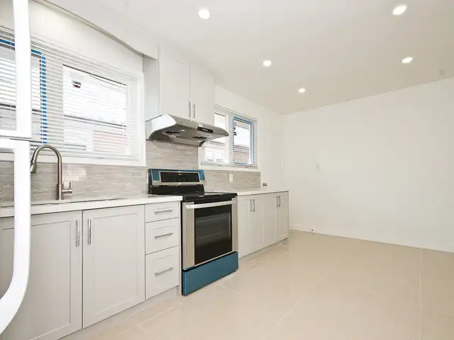 3 Bedroom House Rent in Long Term Rentals in City of Toronto - Image 2