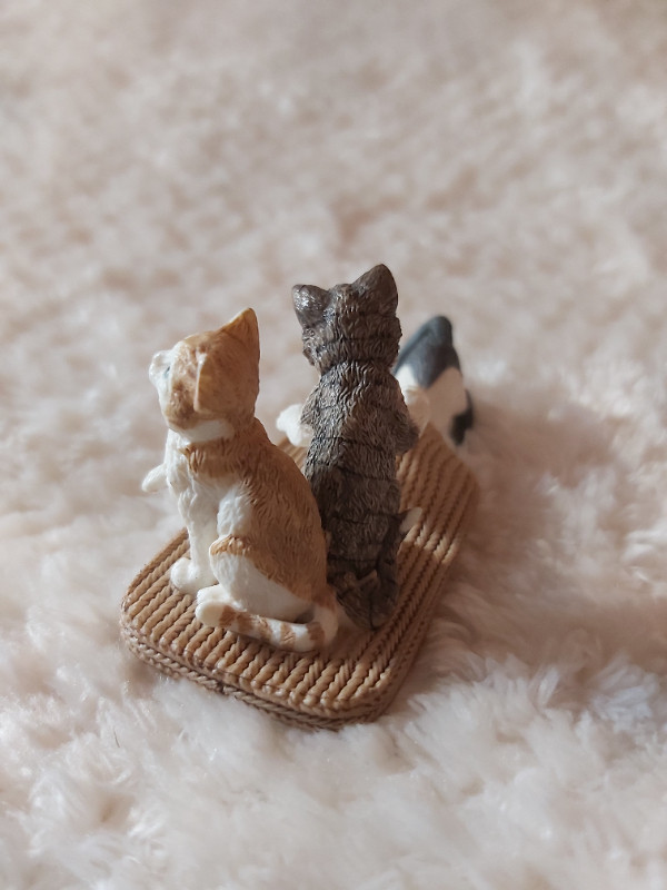 New! Schleich "Three Cats & A Rug Playtime" Figurine/Miniature in Arts & Collectibles in Saint John - Image 3