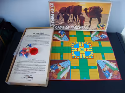 Jeu de Parcheesi vintage de Somerville avec chameau #501, dans sa boite originale. Prix :15$ Profite...