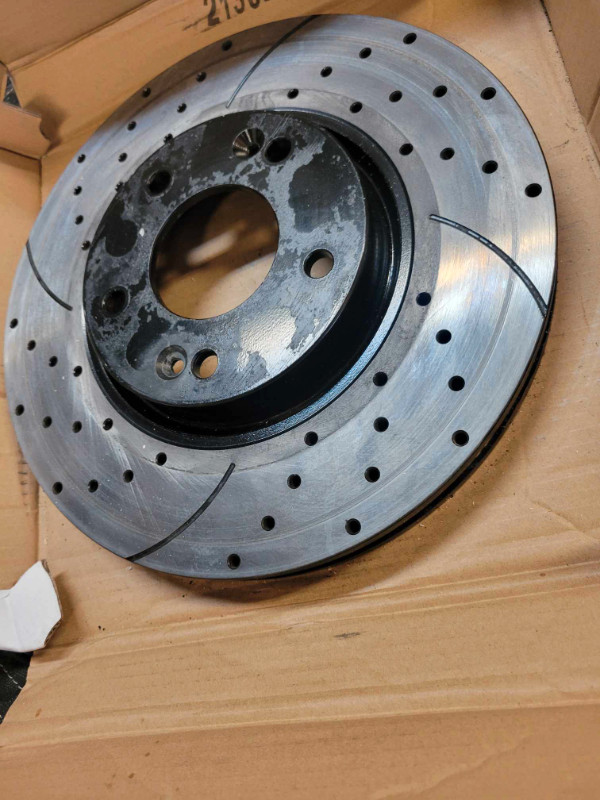 2016 Kia Optima front @ Rear Drilled Slotted Brake Rotors Black dans Autres pièces et accessoires  à London