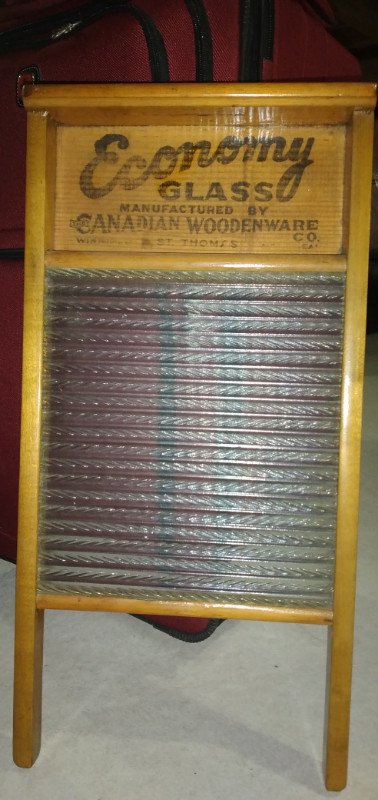 Vintage Economy Glass Washboard in Arts & Collectibles in Barrie