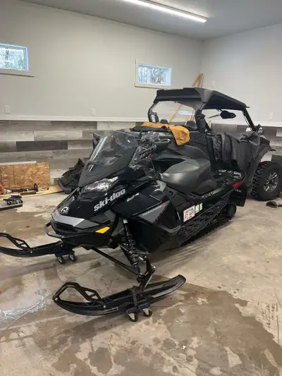 2019 Ski-doo Renegade 5600 Miles Excellent shape comes with 1 3/4" studded ripsaw track Electric Han...