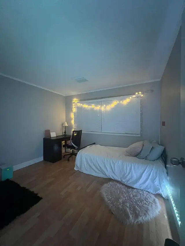 Private rooms for female student in Room Rentals & Roommates in Kitchener / Waterloo - Image 5