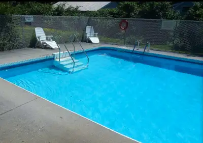2 bed 1 bath condo in Southampton Ontario just blocks from beautiful lake Huron and downtown shops a...