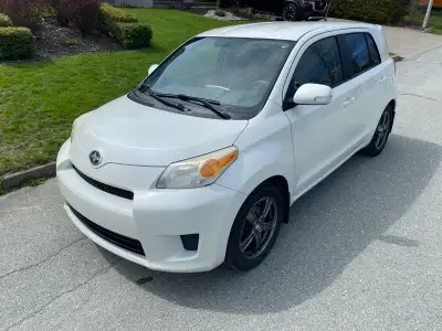 Scion xD 2012 - manuelle - 216 000 km Moteur 1.8L comme la Corolla, cruise control, audio CD contrôl...