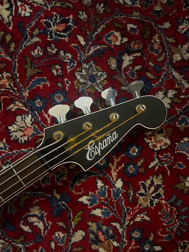 Vintage Espana Short Scale Bass in Guitars in Oakville / Halton Region - Image 4