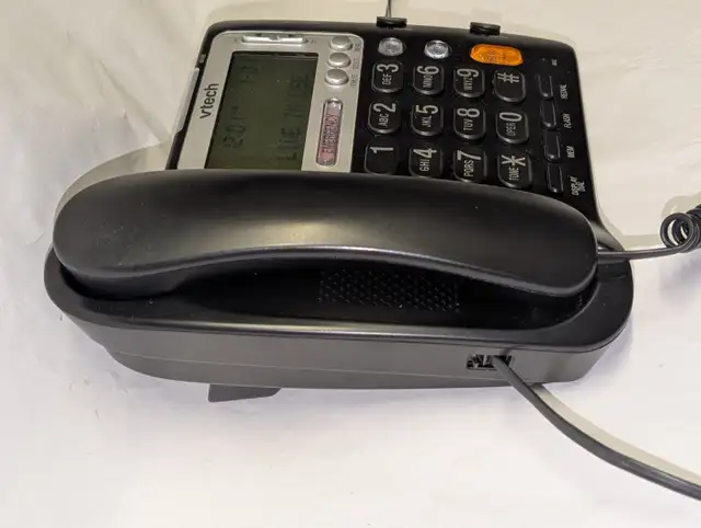 VTech CD1281 corded big button telephone in Home Phones & Answering Machines in Stratford - Image 5