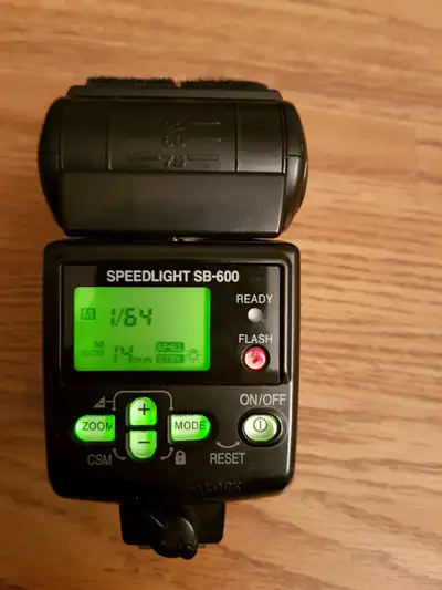 NIKON Speedlight SB- 600 
(not flashing), View more