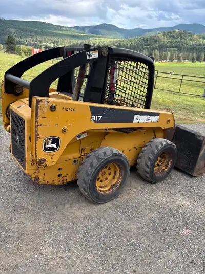 2009 John Deere 317 skidsteer , 4 cylinder diesel, open cab , 3600 hours, foot controls , starts , r...