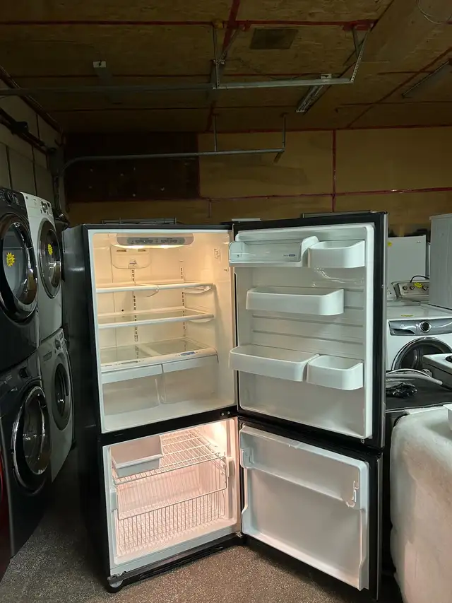 LG Perfect Working Condition Refrigerator 30 days warranty. in Refrigerators in Kitchener / Waterloo - Image 3