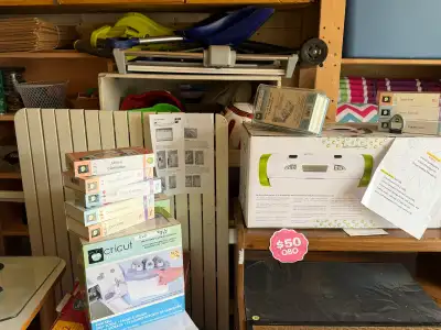 Selling a Cricut Expression 2 LIKE new. Rarely used No longer use Comes w original box and accessori...