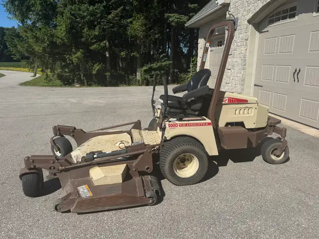 Grasshopper 930D zero turn deisel mower  in Lawnmowers & Leaf Blowers in Stratford - Image 4