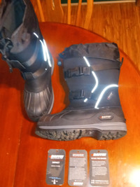 Brand new! $130 regular $300 Baffin impact winter boots size 9 w