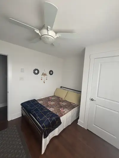 This listing is for one independent bedroom in a shared [house, not the entire unit. Location: Leibl...