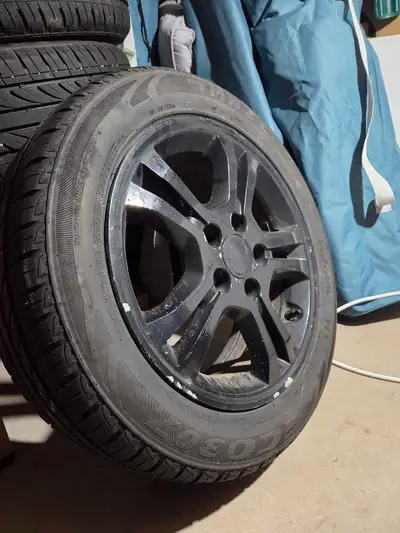 4 16" wheels and tires Size in pictures 500$