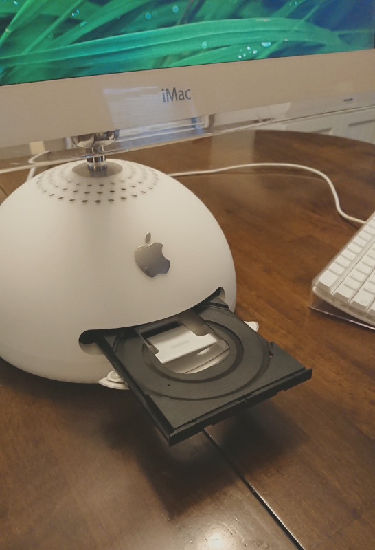 iMac G4 17" 1Ghz + WiFi avec clavier et souris dans Ordinateurs de bureau  à Saint-Hyacinthe - Image 3