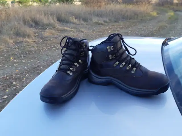Women's TIMBERLAND Hiking Boots sz 10 in Women's - Shoes in St. Albert - Image 6