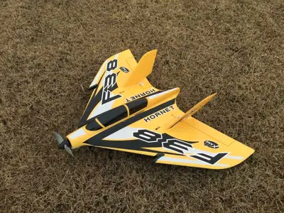 Avion téléguidé comme neuf, complet avec receiver Spectrum, pas de manette et pas de Lipo à ce prix...